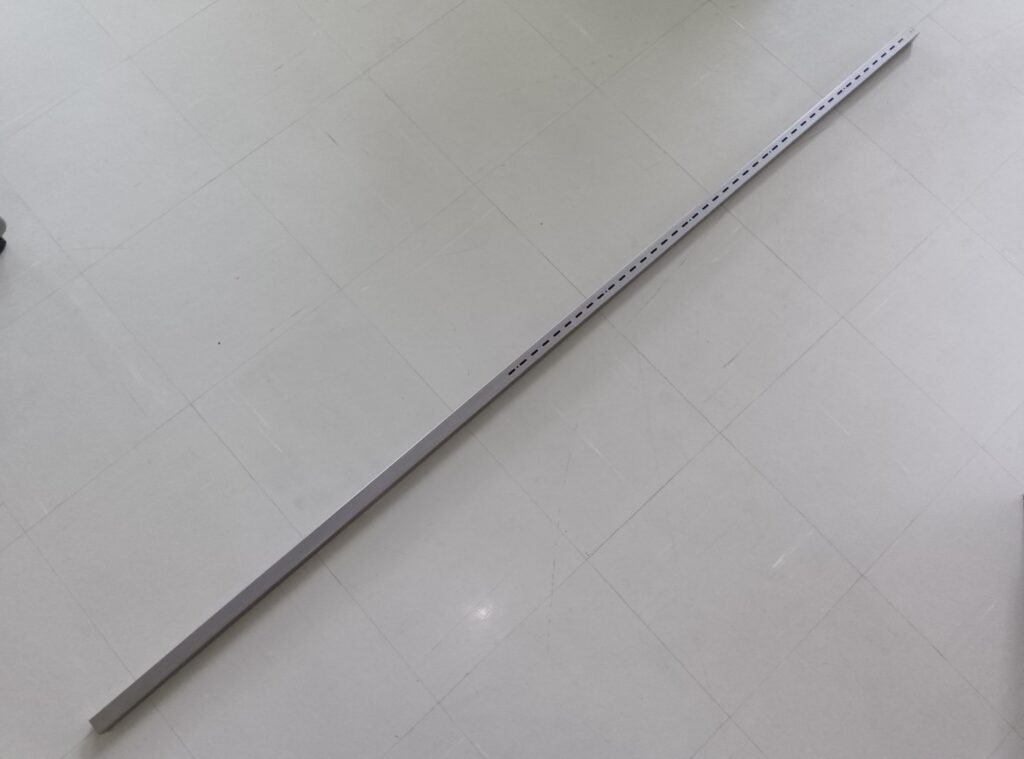 穴精度のバラツキを防ぐ、多数穴加工パイプの最適調達法 | レーザー加工という選択 | パイプ切断・穴あけ 3次元レーザー加工センター.com