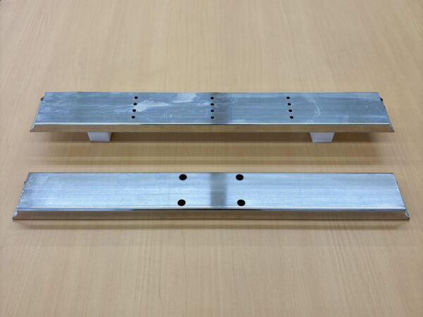 ステンレスパイプ穴あけでバリ・歪みを抑える方法 | パイプ切断・穴あけ 3次元レーザー加工センター.com