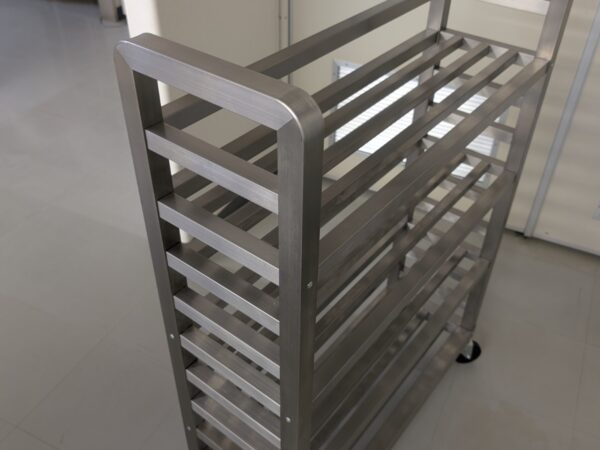 移動式本棚 | パイプ切断・穴あけ 3次元レーザー加工センター.com