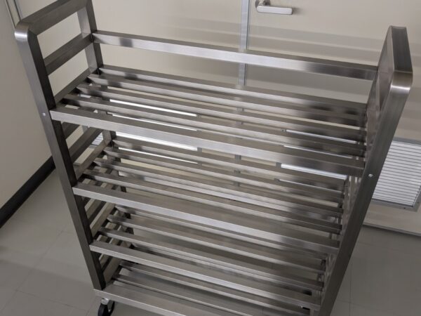 移動式本棚 | パイプ切断・穴あけ 3次元レーザー加工センター.com